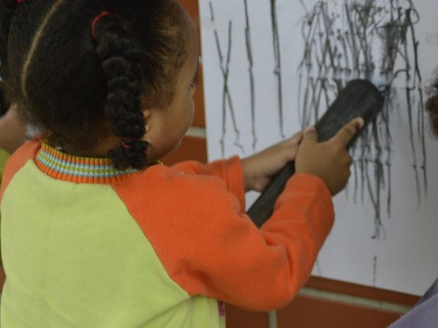 Com diferentes materiais e atividades, crianças farão mais conexões neurais e se desenvolverão mais (Foto: Lilian Borges / Prefeitura de São Paulo)
