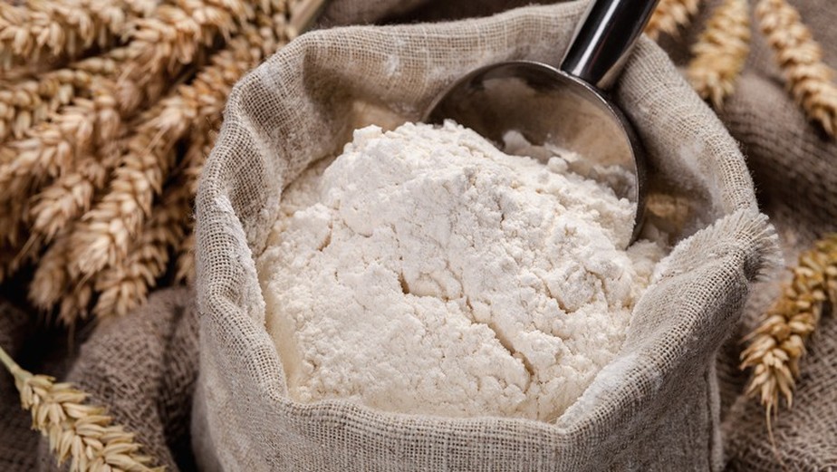 Por sua versatilidade, a farinha de trigo pode ser encontrada como ingrediente essencial nas cozinhas de diversas casas brasileiras