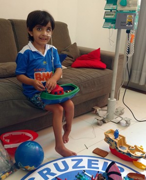 Matheus Oliveira, de 6 anos, está em internação domiciliar (Foto: Gecilene Oliveira/Arquivo Pessoal)