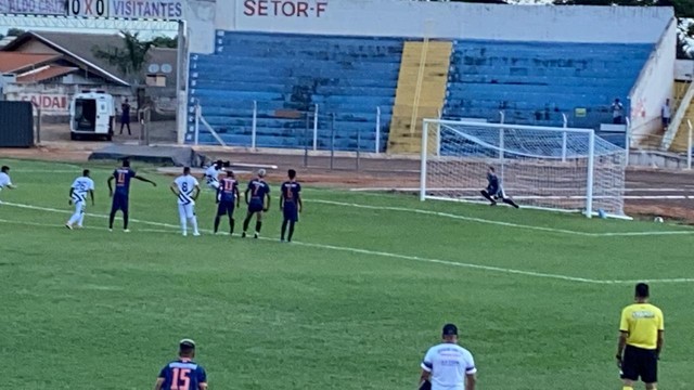 Visitantes abriram o placar no início da etapa inicial