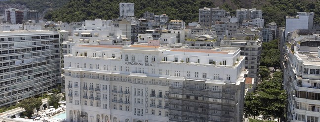Fachada do Hotel Copacabana Palace passa por obras de restauração  — Foto: Márcia Foletto
