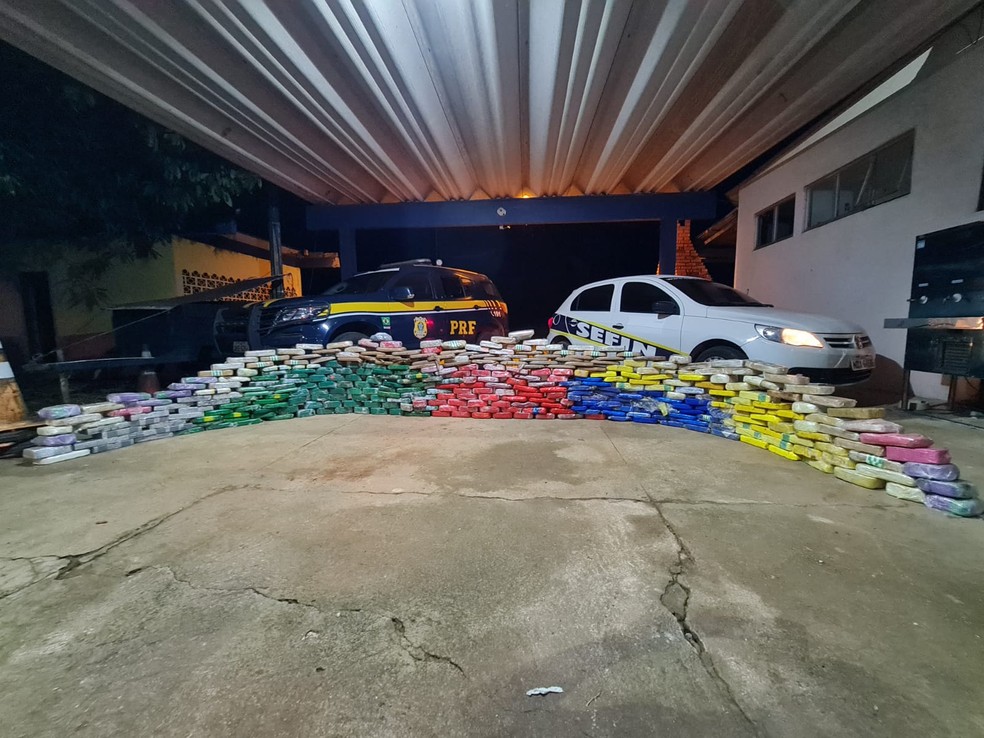 Mais de 300 kg de cocaína são apreendidos em Porto Velho  — Foto: PRF/Reprodução