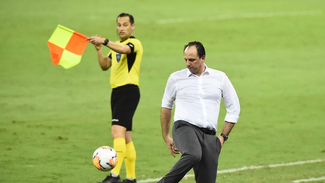 Rogério Ceni em ação em Flamengo x Racing