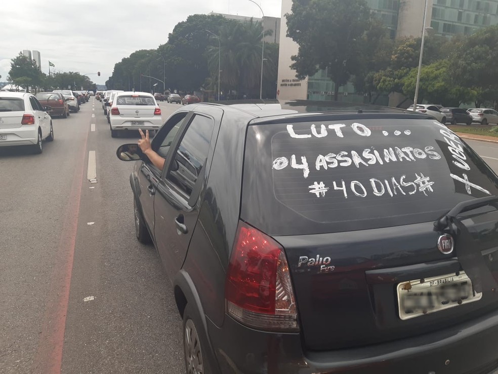 Motoristas de aplicativo do DF protestam por mais segurança após mortes de colegas — Foto: Carolina Cruz/G1