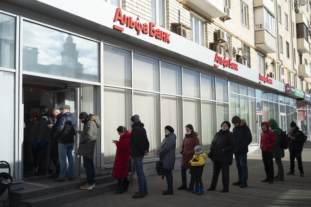 Como as sanções atingem em cheio a classe média na Rússia | Mundo | G1