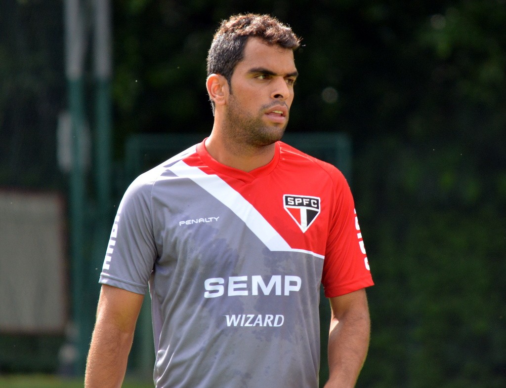 Maicon explica saída do São Paulo e afirma: 'Nunca fiquei encostado, machucado'