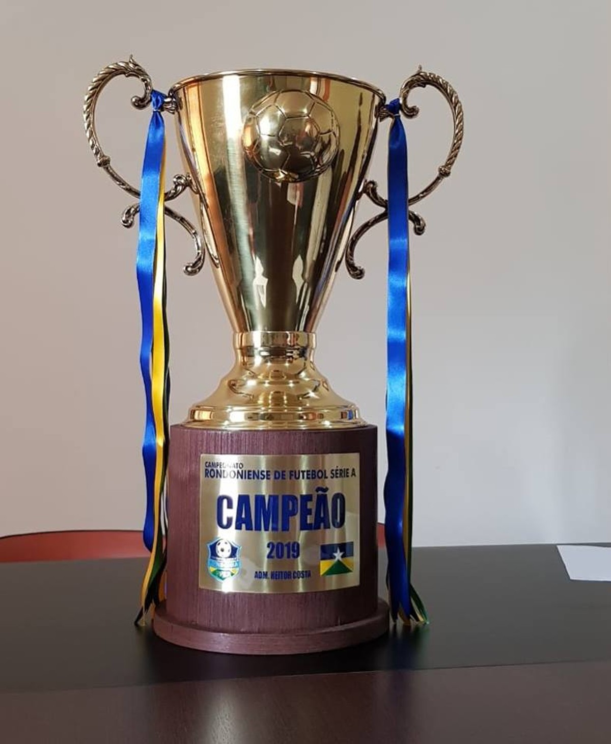 Disputado por dez clubes, troféu do Campeonato Rondoniense 2019 é apresentado pela FFER | ro ...