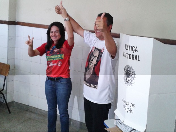Rui Costa vota no bairro da Liberdade, em Salvador (Foto: Maiana Belo/G1)