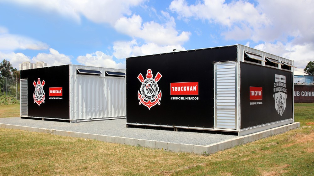 Corinthians recebe contêineres para serem usados de vestiário no CT da base
