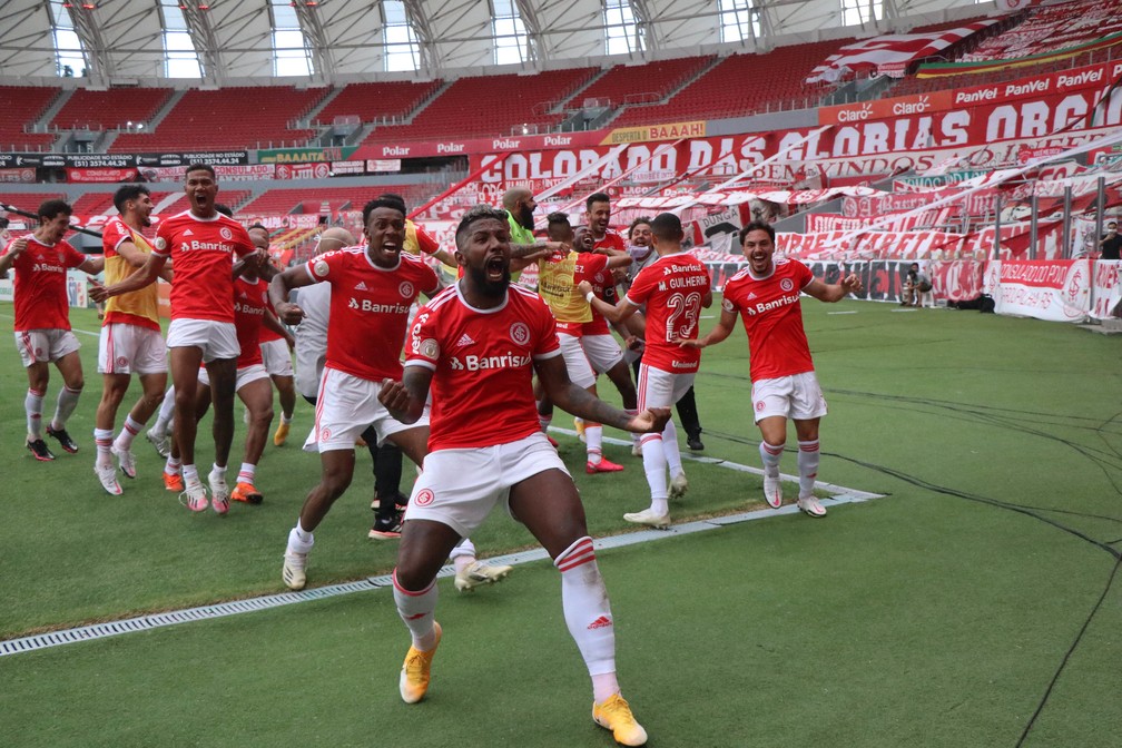Jogadores do Inter comemoram a vitória de virada no Gre-Nal — Foto: Ricardo Duarte/Divulgação Inter
