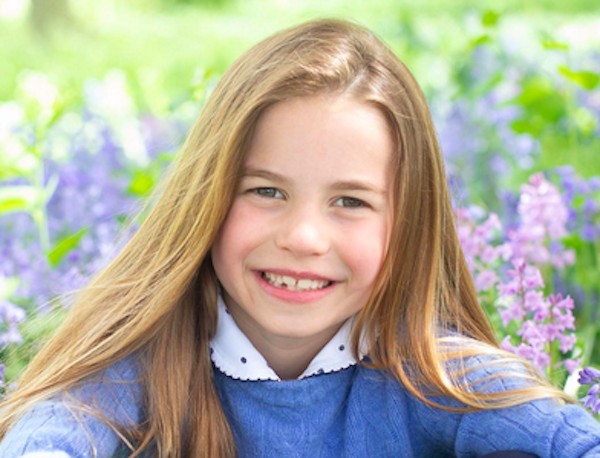 A Princesa Charlotte, em foto tirada pela mãe dela, Duquesa Kate Middleton, e compartilhada para comemorar os sete anos da criança (Foto: Instagram)