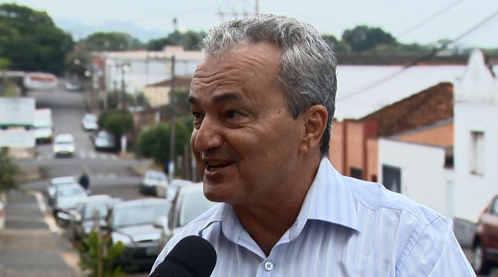 Prefeito condenado por assediar e beijar mulheres à força é cassado durante sessão em Pirassununga — Foto: Reprodução/EPTV