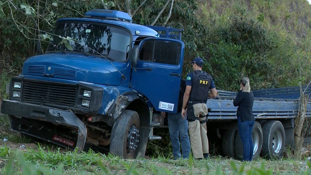 Tragdia na BR-101, em Mimoso do Sul, mata membros de grupo de dana (Foto: Reproduo/ TV Gazeta)