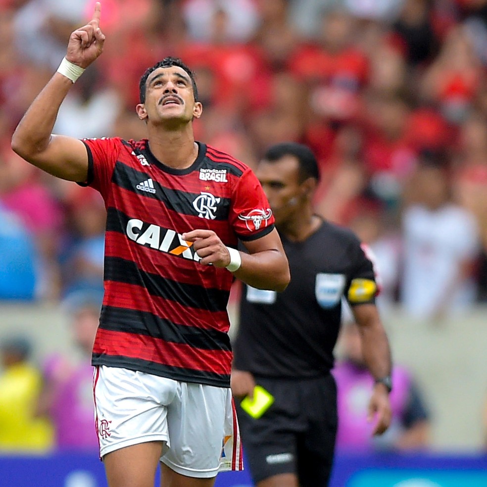 Henrique Dourado comemora gol  (Foto: Alexandre Loureiro)