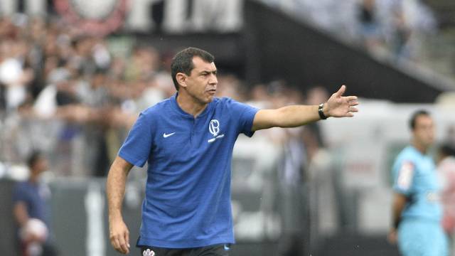 Fabio Carille aprova atuação do Corinthians em amistoso