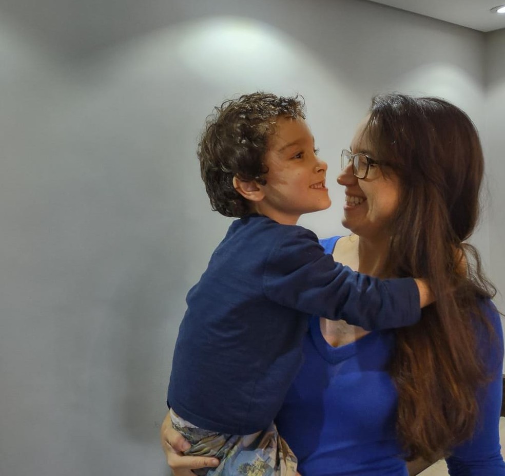 Daniela Freitas e seu filho, Aquiles Freitas.  — Foto: Foto: Arquivo pessoal 
