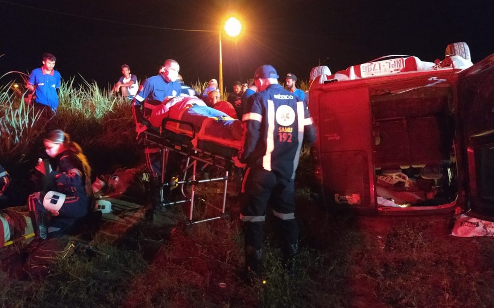 Adolescente morre após capotamento de veículo em Luís Eduardo Magalhães — Foto: Marlon Ferraz/Blog Braga