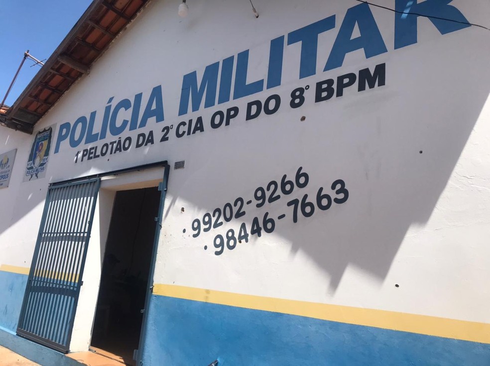 Base da Polícia Militar ficou com várias marcas de tiros — Foto: Ana Paula Rehbein/TV Anhanguera