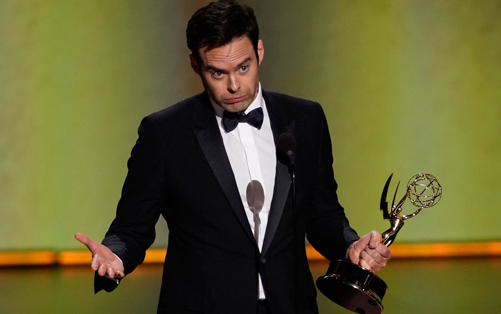 Bill Hader aceita o prêmio de melhor ator de comédia por ‘Barry’, no 71º Emmy no Microsoft Theatre, em Los Angeles, no domingo (22) — Foto: Reuters/Mike Blake