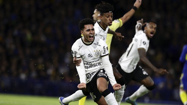 Corinthians sofre, mas elimina Boca Juniors da Libertadores nos pênaltis