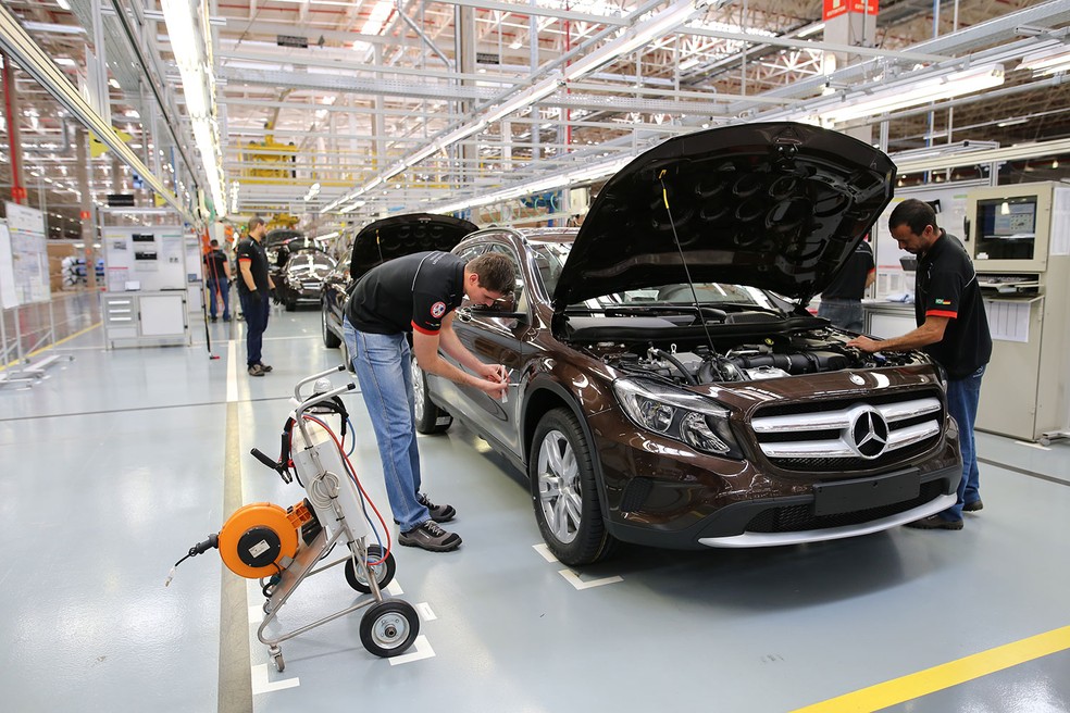 Mercedes-Benz GLA era feito ao lado do Classe C, em Iracemápolis — Foto: Divulgação