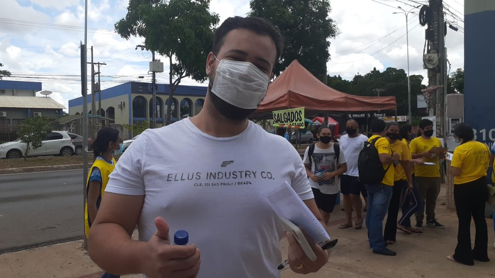 Patrick Kenedy Santana, de 27 anos, é biomédico e sonha em fazer medicina — Foto: Caroline Mesquita/g1