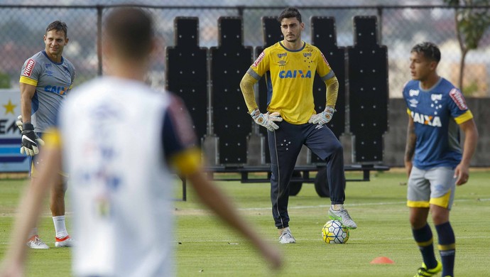 Rafael em treino do Cruzeiro (Foto: Pedro Vilela/Light Press)
