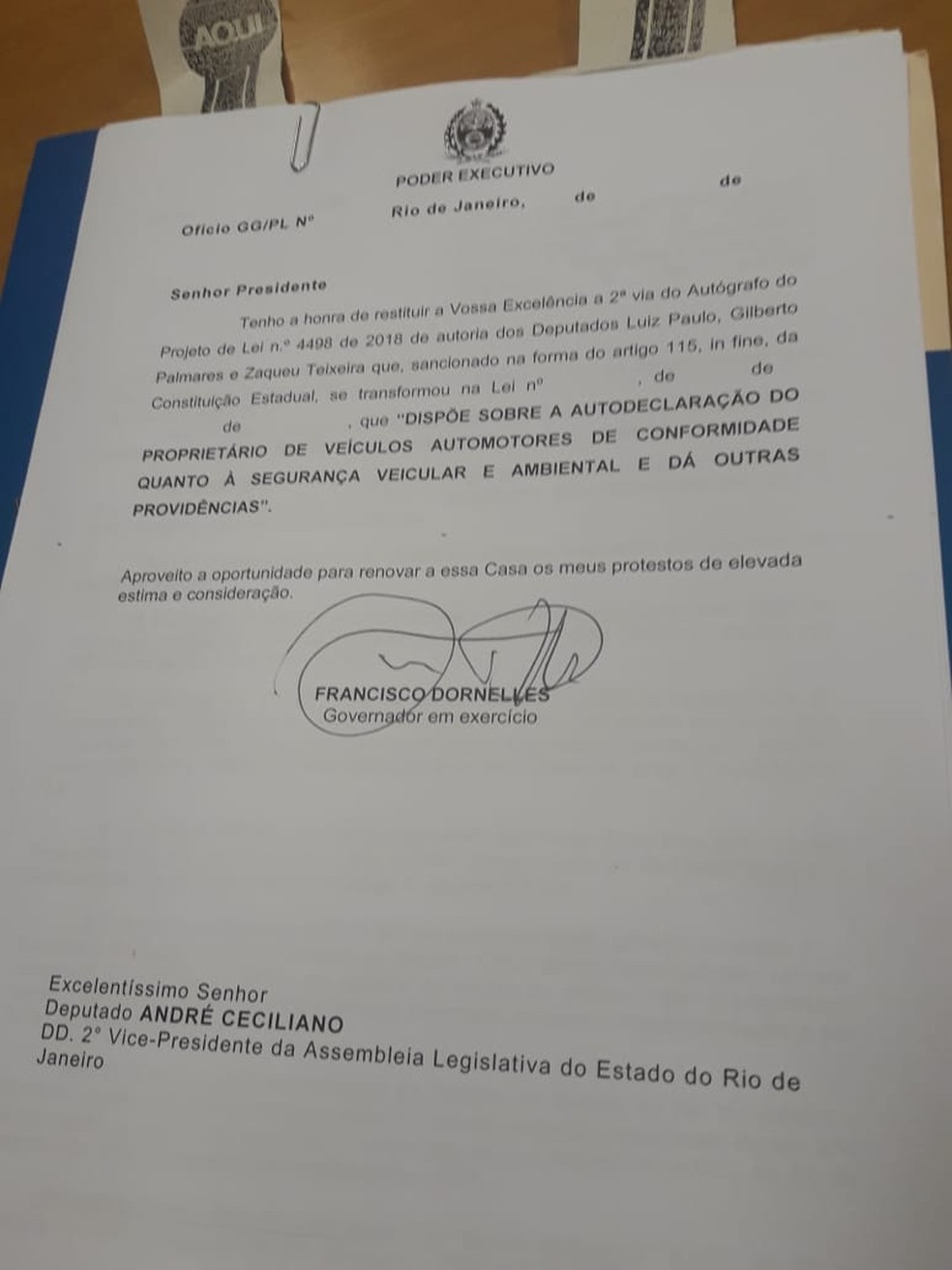 Dornelles sancionou lei que acaba com vistoria anual do Detran — Foto: Deputado Luiz Paulo/Divulgação