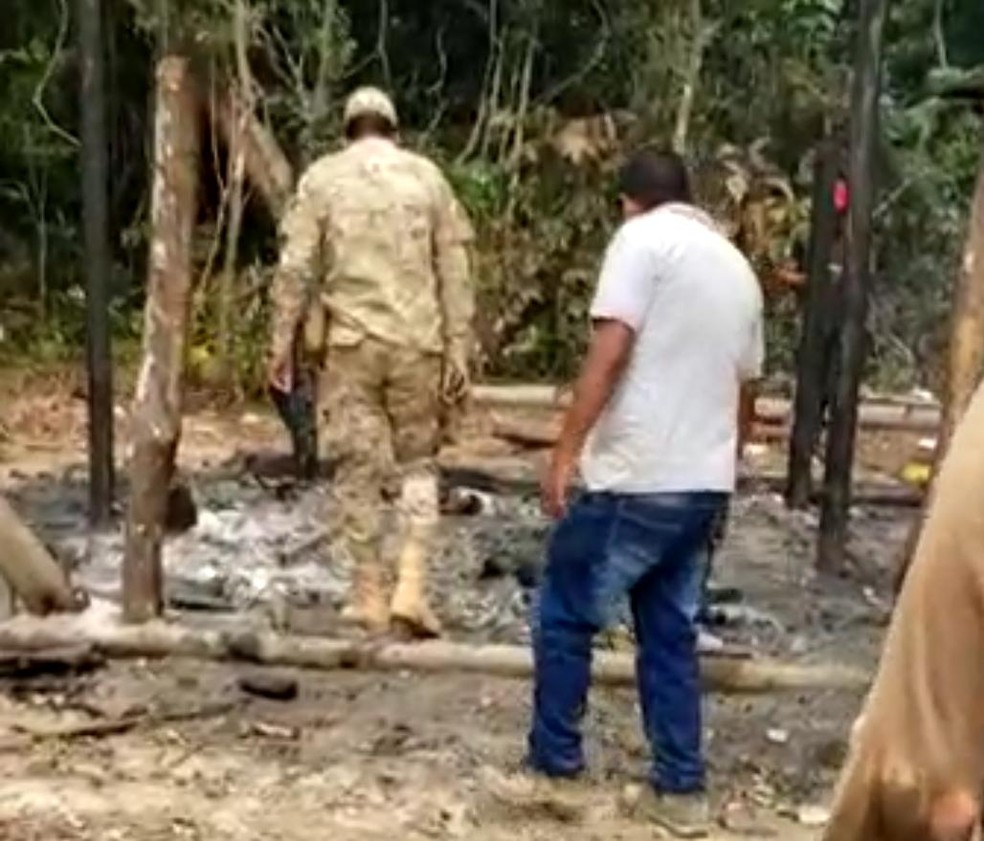 Corpos foram achados na propriedade da família boliviana na área de fronteira — Foto: Arquivo/PM-AC