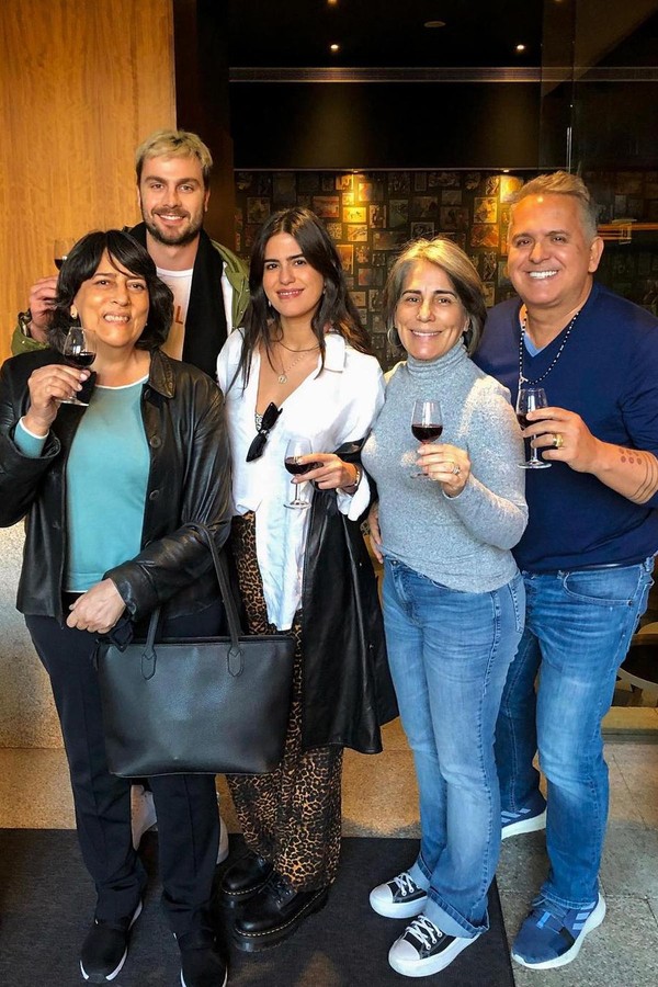 Linda Pires, Paulo, Antonia, Gloria e Orlando Morais em Portugal (Foto: Reprodução )