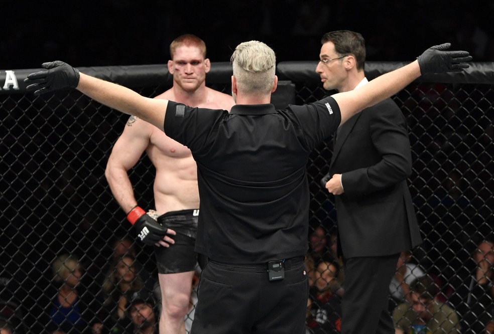 Ãrbitro determina o "No Contest" para Todd Duffee x Jeff Hughes â?? Foto: Getty Images