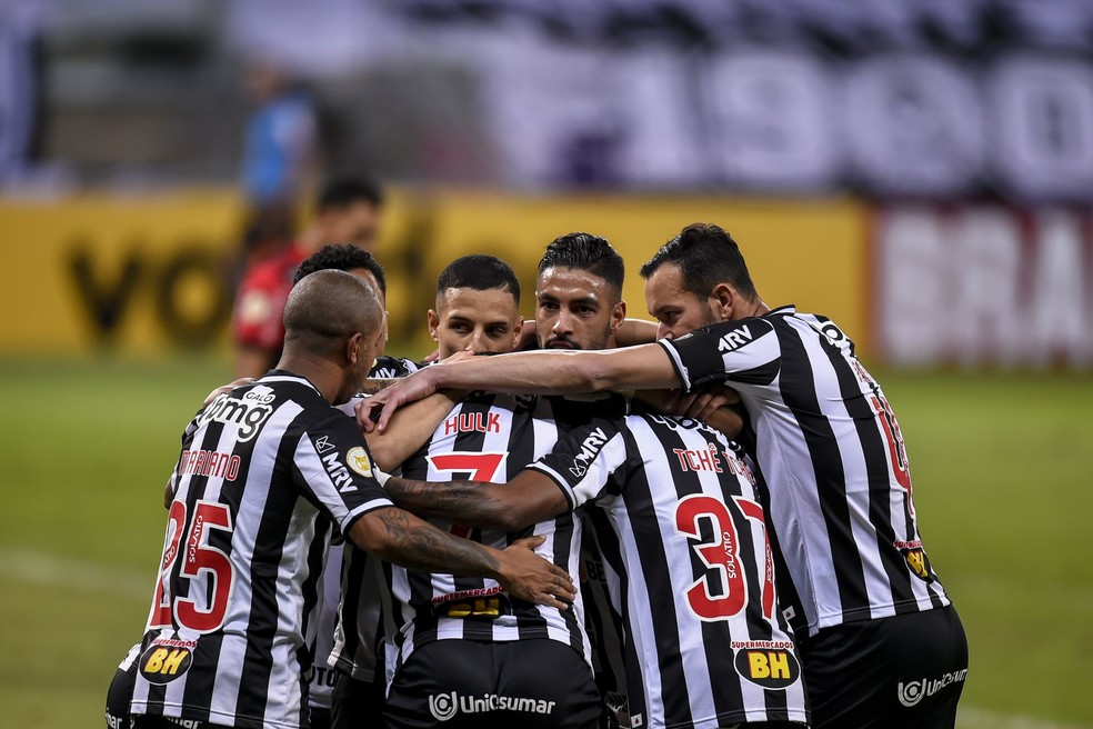 Jogadores do Atl�tico-MG comemoram vit�ria contra o Flamengo � Foto: Ag�ncia i7/Mineir�o 