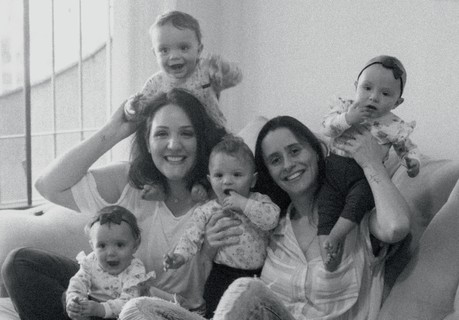 Mariana  e Nicole  mães de Guilherme, Gregório, Beatriz e Luíza
