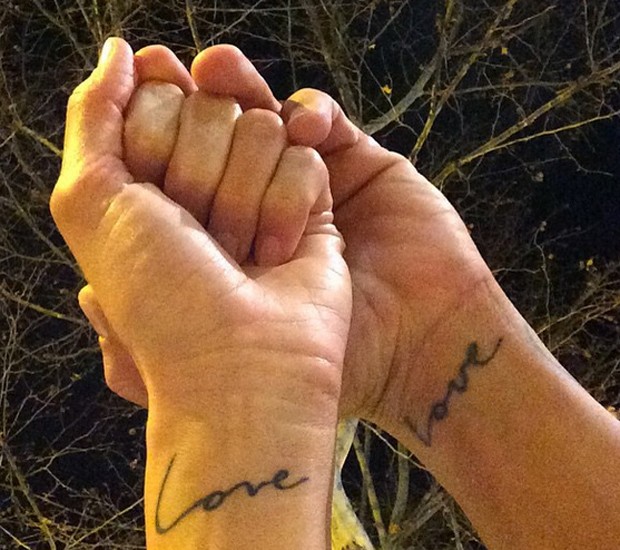 Viktoria e Fernando fizeram tatuagens iguais (Foto: Reprodução/Instagram)