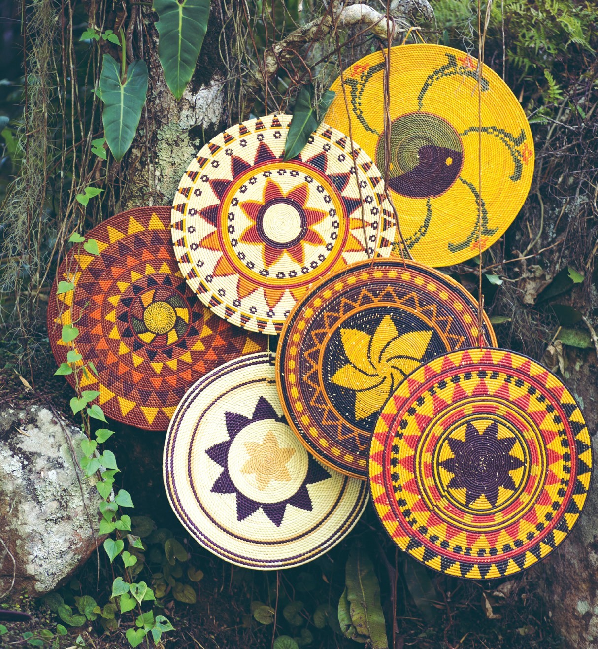 Mandalas criadas por artesãos indígenas do Tapajós, no Pará (Foto: Tucum Brasil / Divulgação)