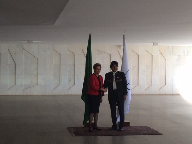 Dilma cumprimentou o presidente da Bolivia, Evo Morales, na chegada ao Itamaraty (Foto: Filipe Matoso/G1)