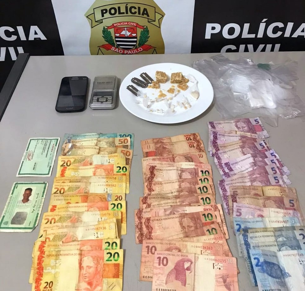 Polícia Civil prende jovem que ostentava arma em redes sociais — Foto: Polícia Civil/Divulgação