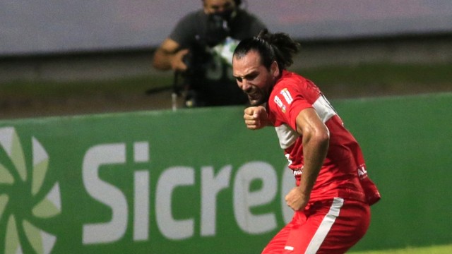 Léo Gamalho marcou de pênalti nesta terça