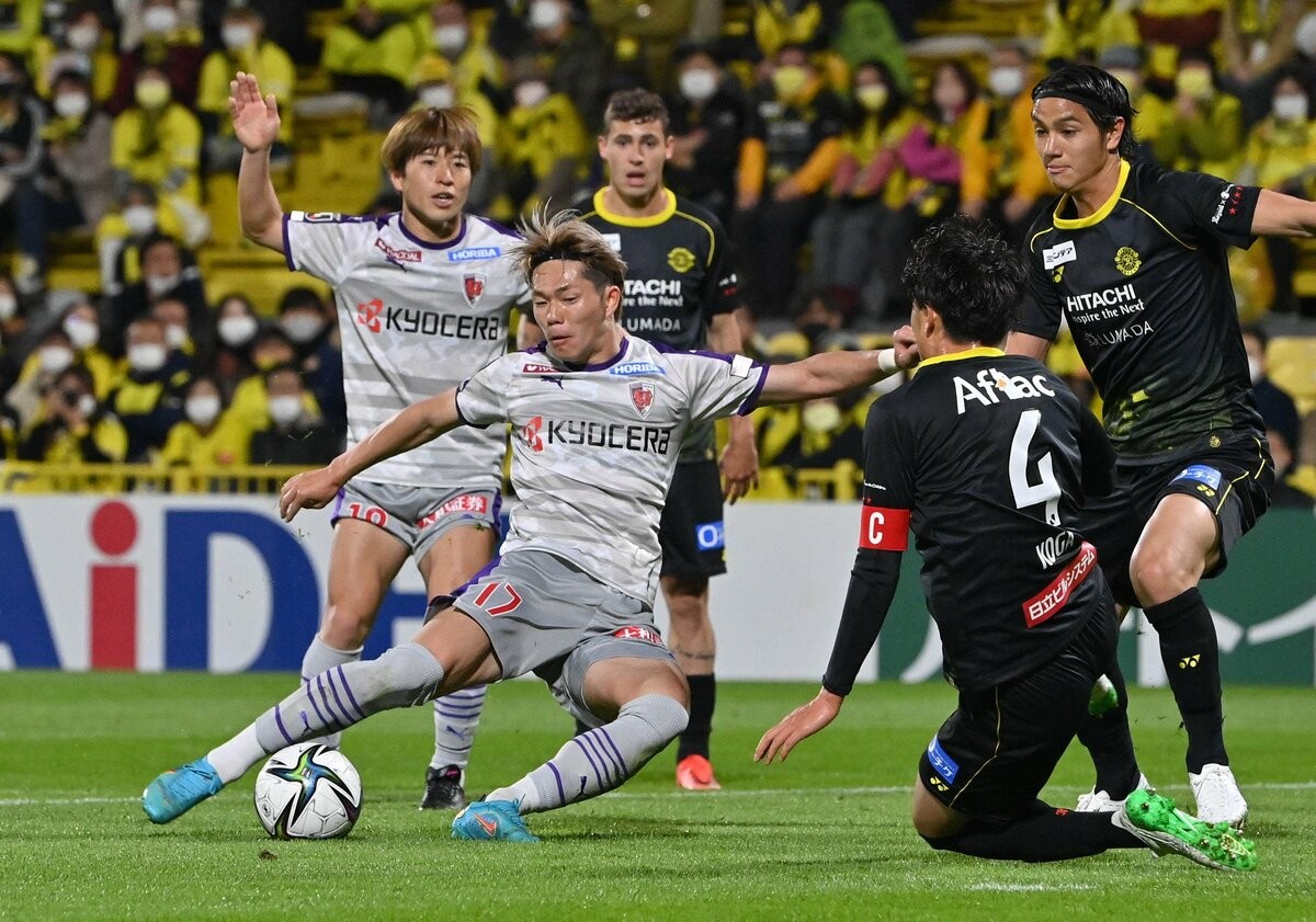 3 anos depois do 13x1... Kyoto Sanga dá o troco e derrota o Kashiwa ...