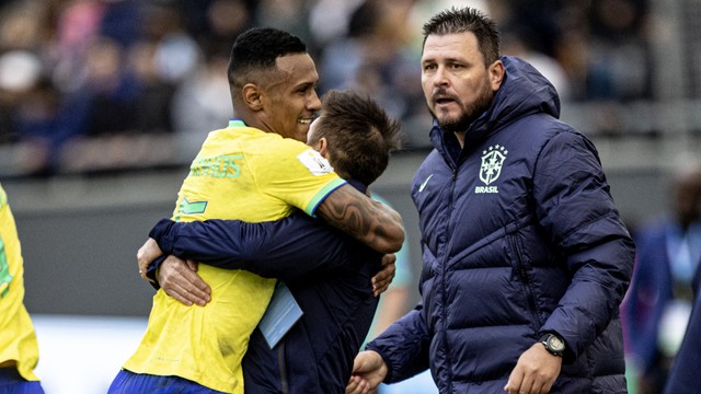 Marquinhos e Ramon comemoram o segundo gol do Brasil contra a Nigéria