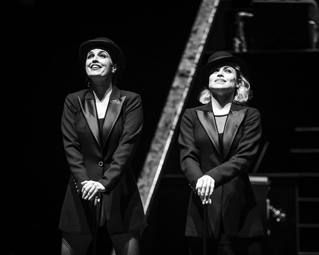 Carol Costa e Emanuelle Araújo em cena de Chicago, após o retorno dos teatros em todo o Brasil (Foto: Caio Gallucci)