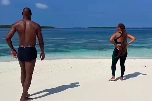 O jogador de basquete LeBron James curtindo suas férias em um resort de luxo nas Maldivas (Foto: Instagram)