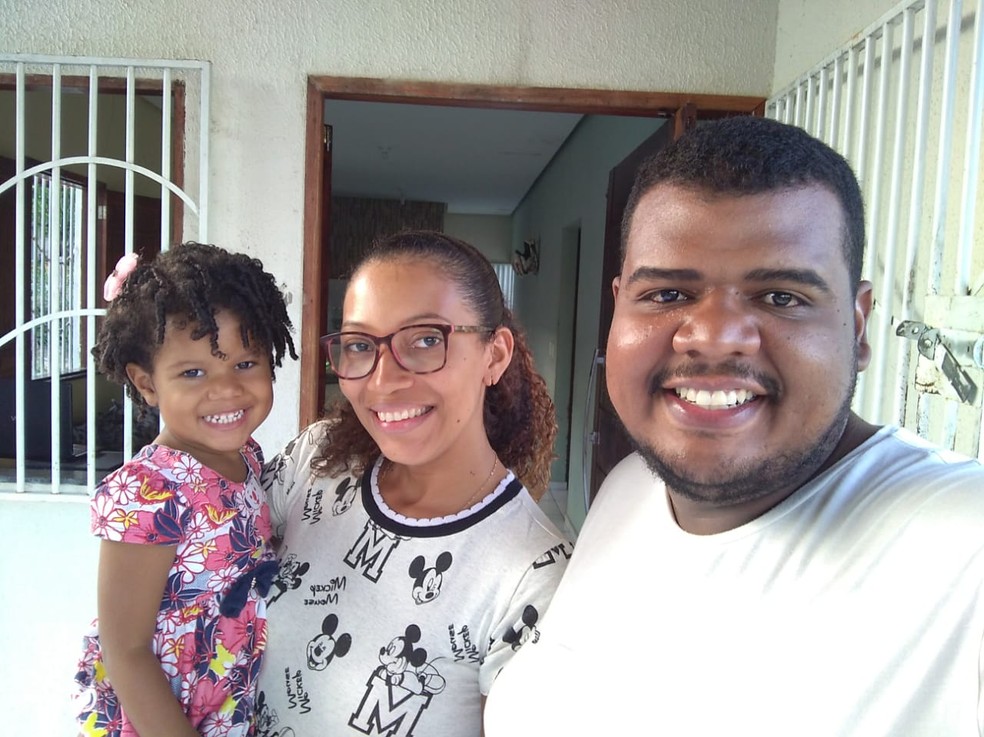 Maria Alice e os pais em Floriano, no Piauí — Foto: Arquivo Pessoal/Victor Mariano