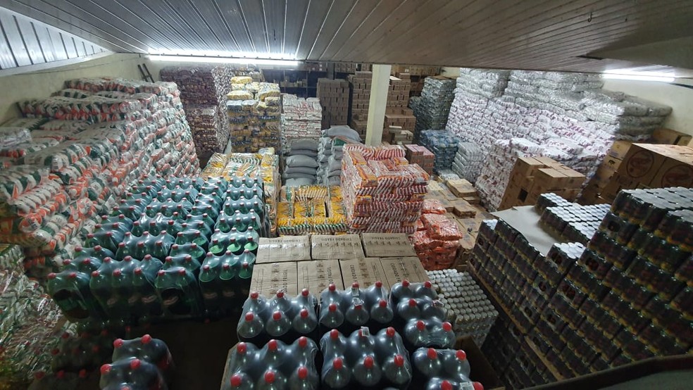 Grande quantidade de alimentos com fraude em nota fiscal foi apreendida em operação no Agreste de Alagoas — Foto: Ascom/MP