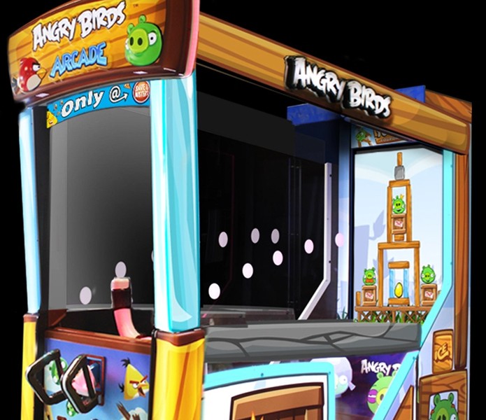 Angry Birds nos fliperamas traz um estilingue de verdade para o jogo (Foto: Reprodução/Kotaku)