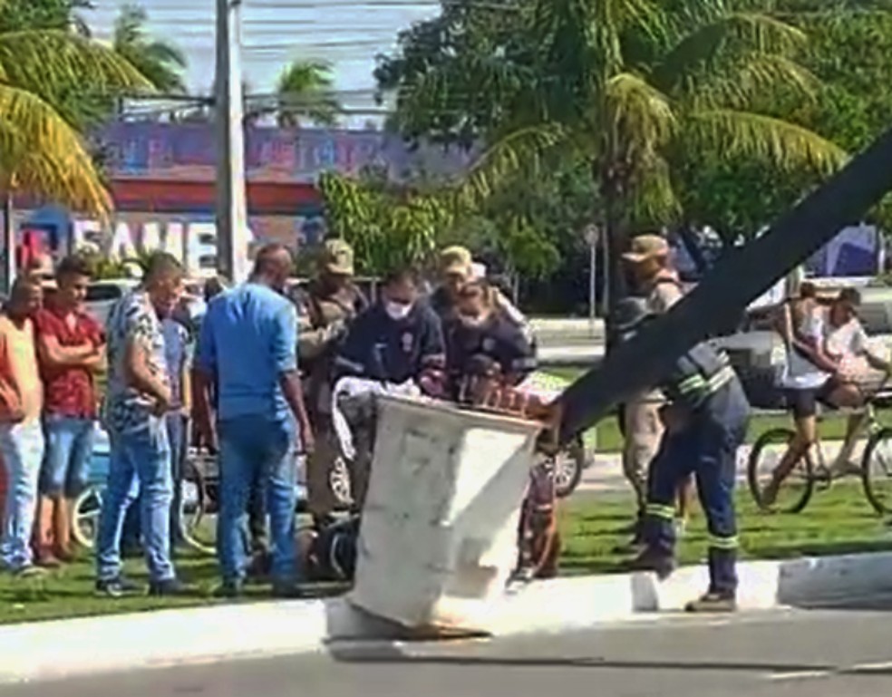 Jovem morre após cair de plataforma de caminhão enquanto trabalhava em Camaçari, na Bahia — Foto: Redes Sociais