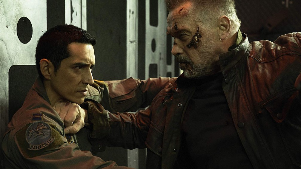 Gabriel Luna e Arnold Schwarzenegger em cena de 'O Exterminador do Futuro: Destino sombrio' — Foto: Divulgação