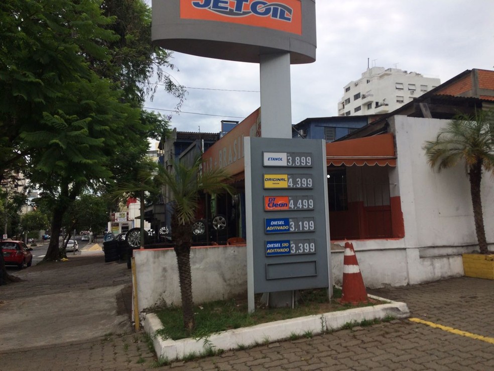 Preço da gasolina segue subindo nos postos de combustíveis (Foto: Luã Hernandez/G1)