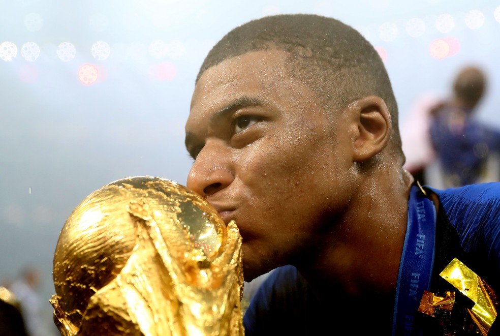 MbappÃ© foi campeÃ£o e melhor jogador jovem da Copa (Foto: Getty Images)