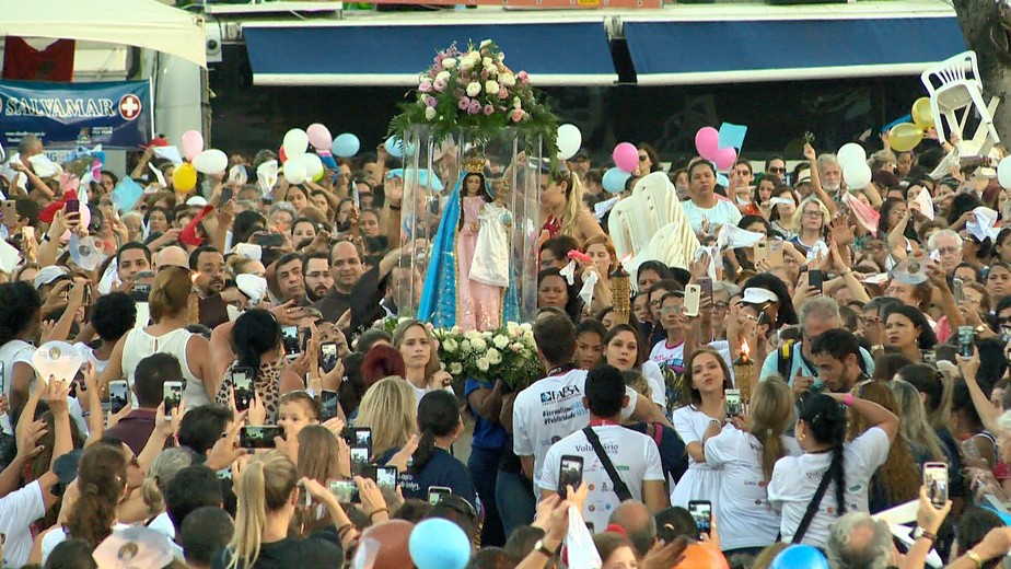 'Romaria das Mulheres' atrai multidÃ£o e fiÃ©is agradecem Nossa Senhora da Penha por milagres, no ES  